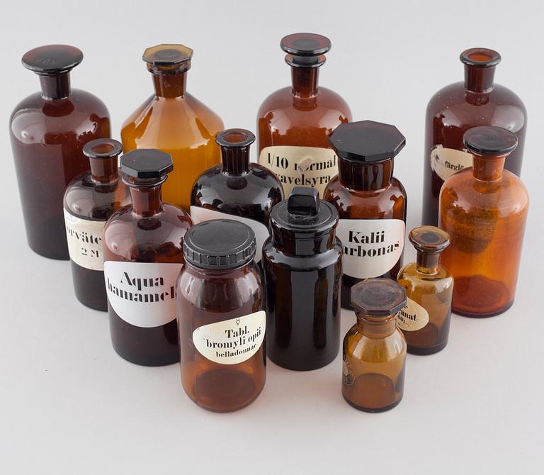 13 pharmacy bottles in mainly glass, first half of the 20th century.