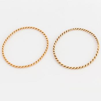 Two 14K gold bangles.