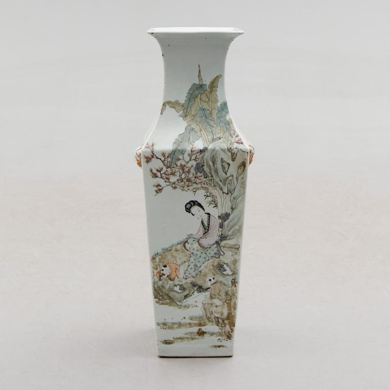 VAS, porslin, Kina, 1800-/1900-tal.