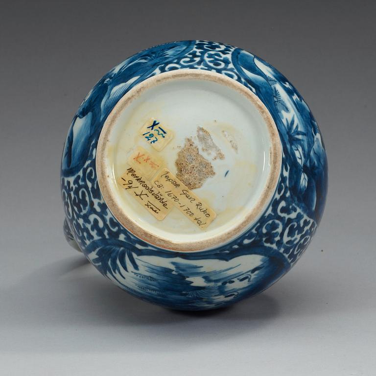 A blue and white Japanese ewer, Genroku, 17th Century.