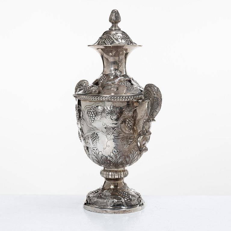 Lale Silverware & Co Ltd, a sterling silver wine cooler/lidded urn, Istanbul, Turkey 20th century.