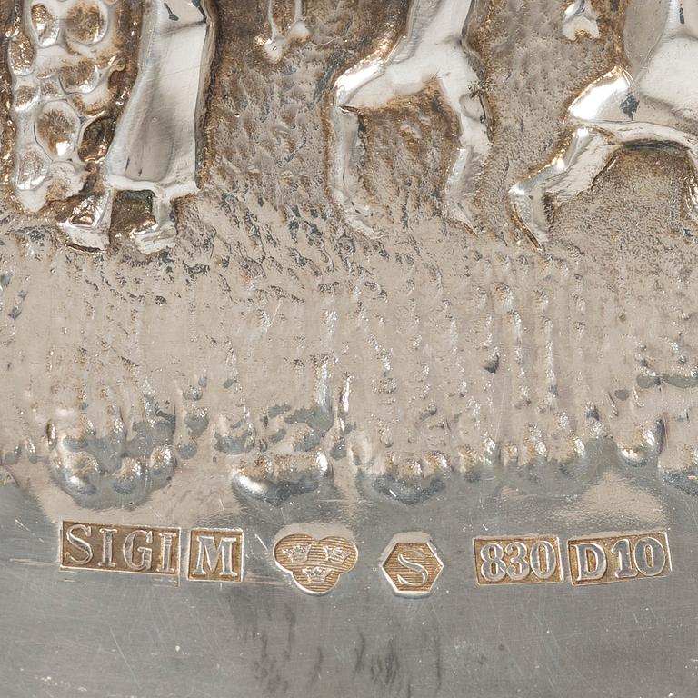 Olle Ohlsson, A silver dish, signed 1978 and numbered 78/350, Silvergillet AB, Malmö 1978.