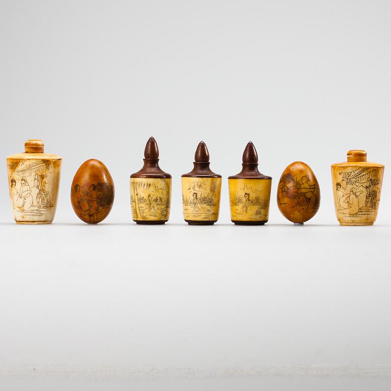 NUUSKAPULLOJA, 2+3 kpl, luuta ja puuta, Kiina 1800-luku ja KORISTEMUNIA, 2 kpl, luuta, Kiina 1800-luku.