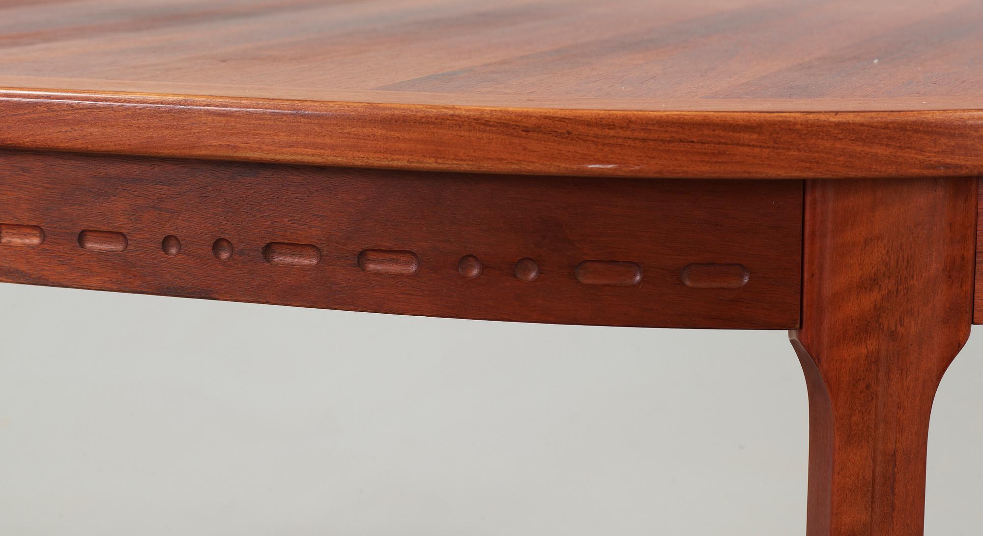 MATBORD med 2 st iläggsskivor, 1950/60-tal.