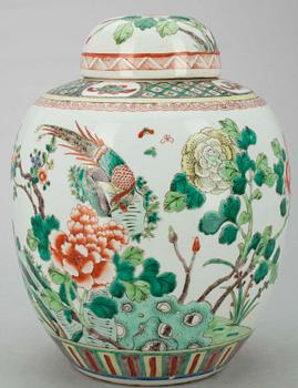 INGEFÄRAKRUKA, porslin, Kina, Qingdynastin 1800-talets slut.