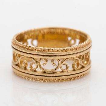 Kalevala Koru, an 18K gold 'Filigree' ring, Helsinki 2001.