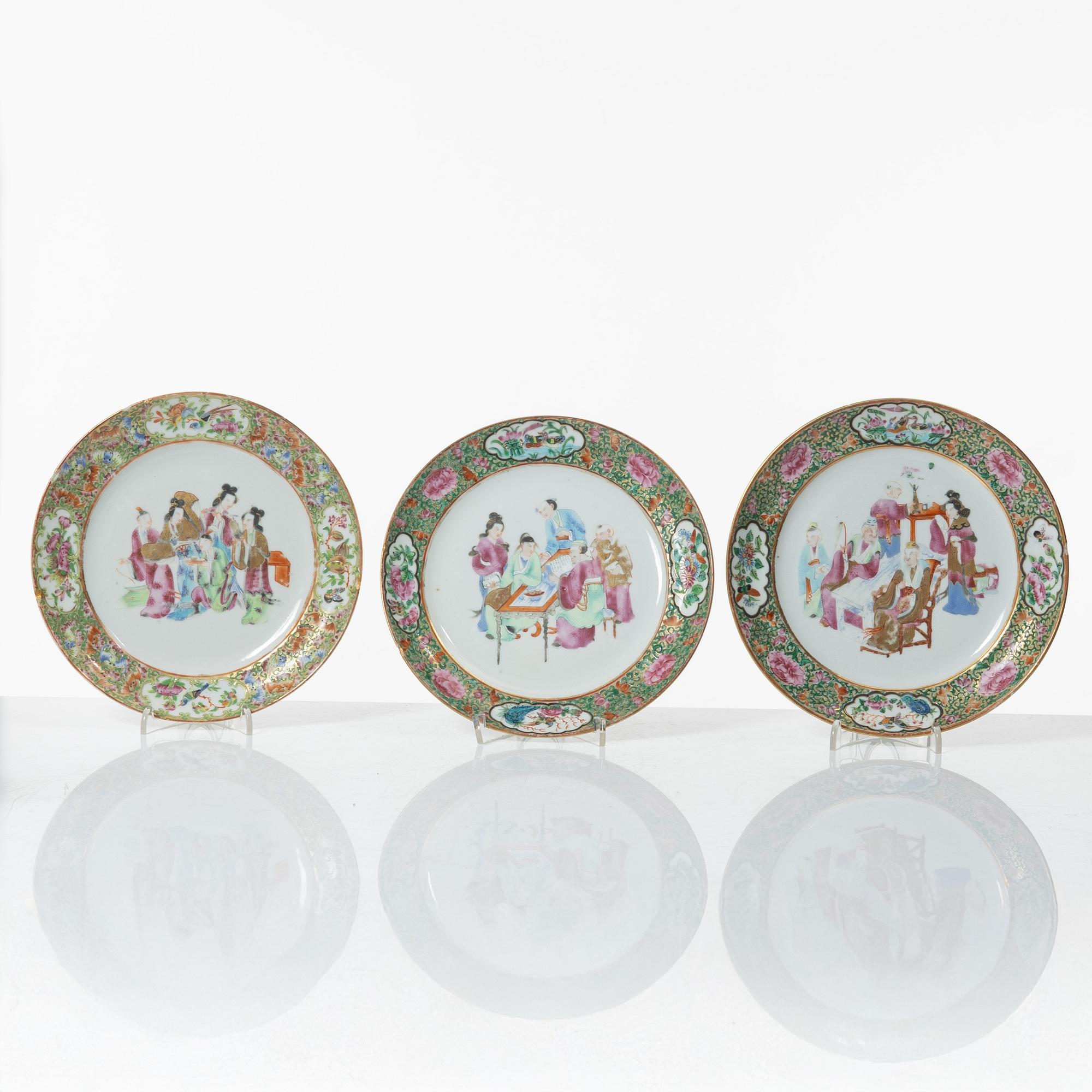 A set of fourteen Chinese porcelain pieces, Qing dynasty, 18th-19th Century.
