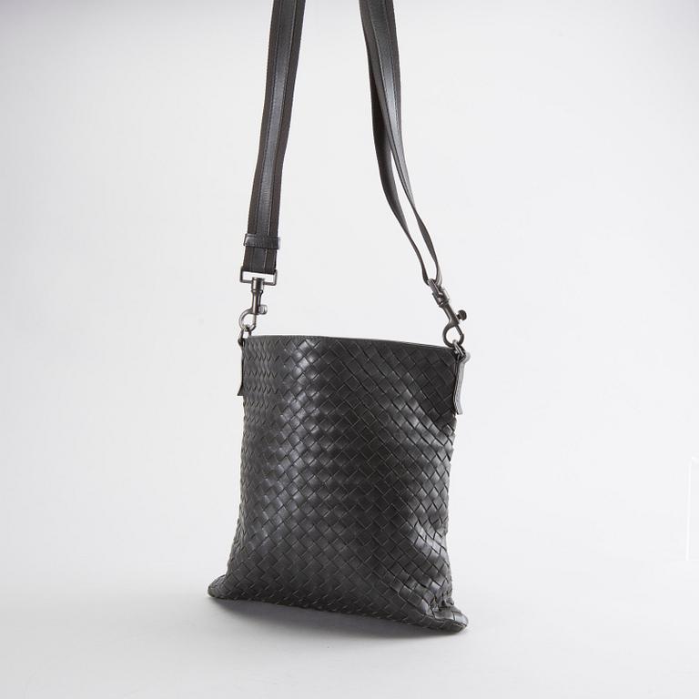 BOTTEGA VENETA messenger bag.