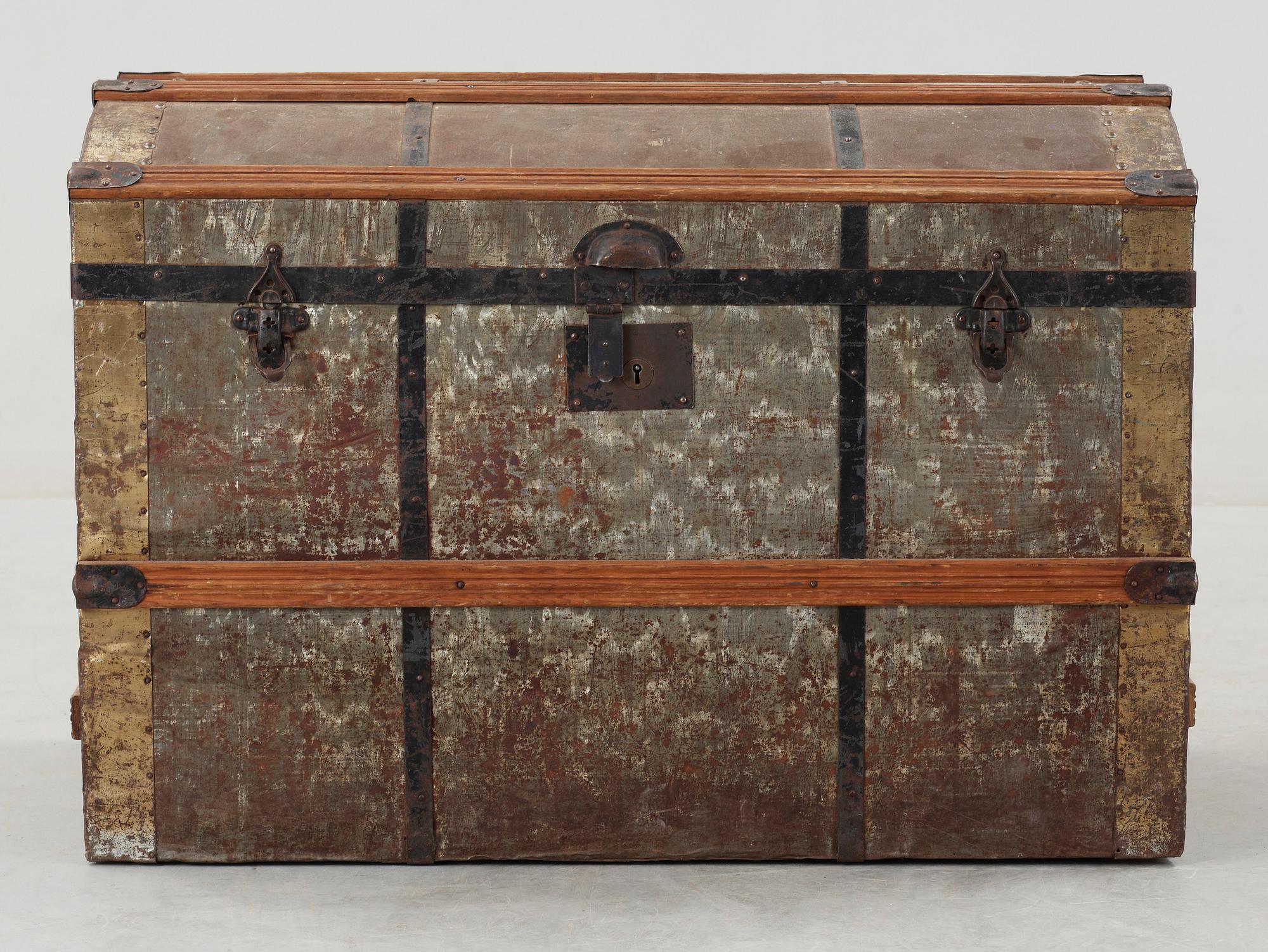 KOFFERT, omkring sekelskiftet 1800/1900-tal.