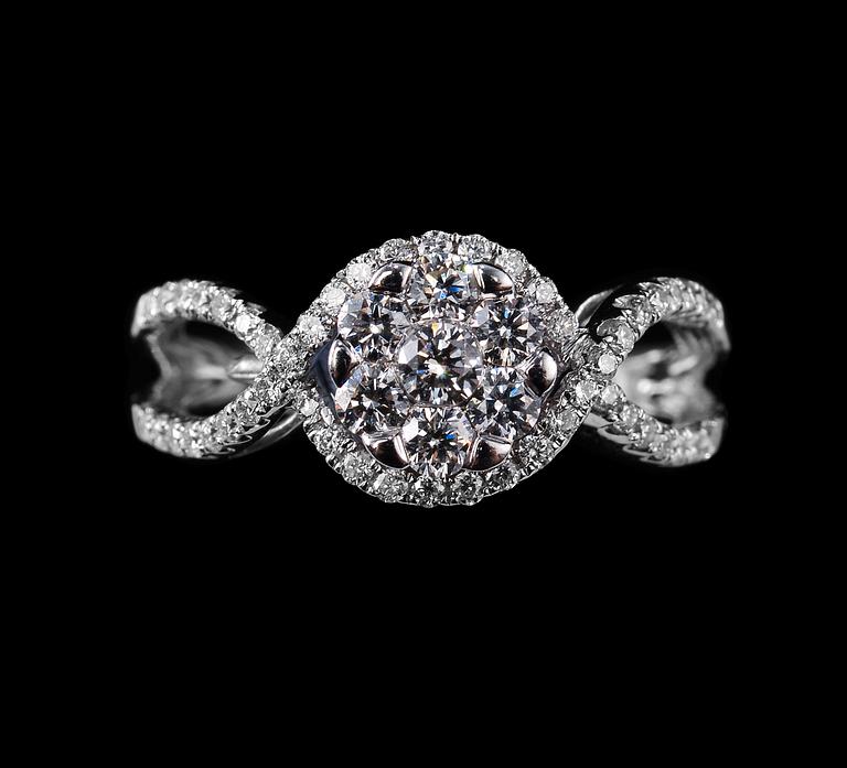 A RING, brilliant cut diamonds c. 0.71 ct. 18K white gold. Weight 4,1 g.