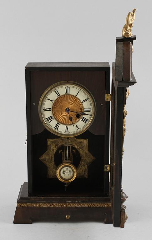 BORDSPENDYL, empirestil, 1900-talets första del.