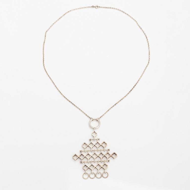 Jorma Laine, A silver neckalce "Ruutu". Kultateollisuus, Turku 1974.