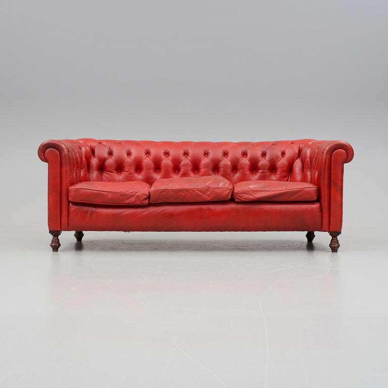 SOFFA, Chesterfield-modell, Furnwood 1900-talets andra hälft. England.