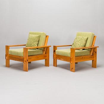 A pair of 1960/1970s armchairs.