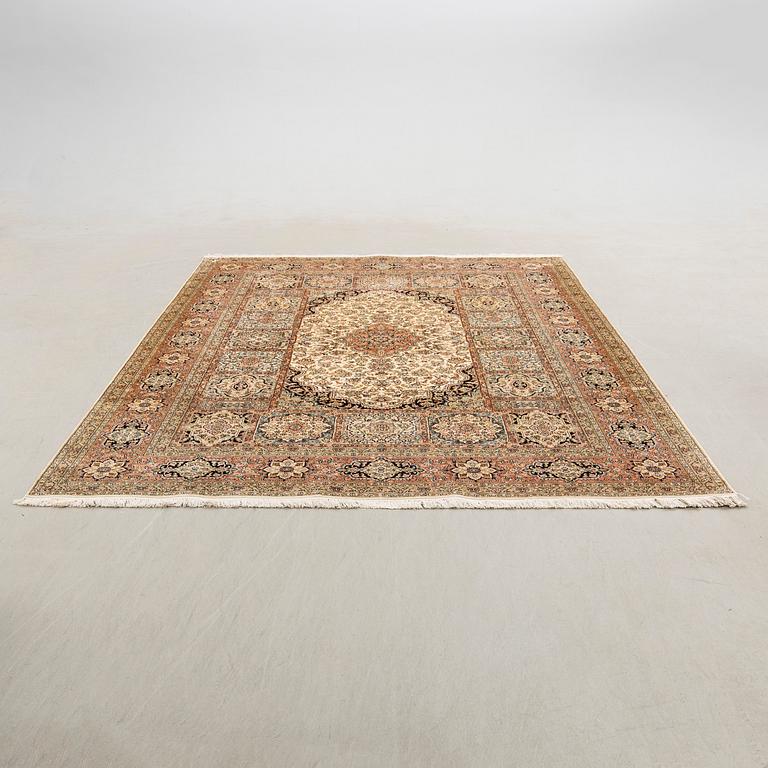Carpet, Kashmir, 315 x 222 cm.