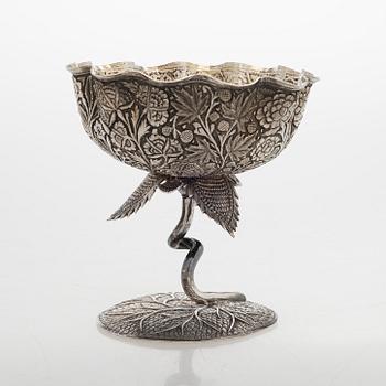 Jalallinen makeismalja, hopeaa, todenn. 1900-luvun puoliväli.