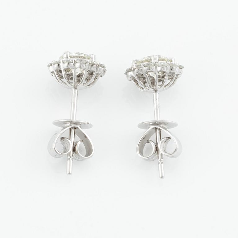 Earrings, with brilliant-cut diamonds.