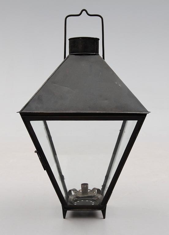 LYKTA, plåt, 1800-tal. Höjd ca 65 cm.