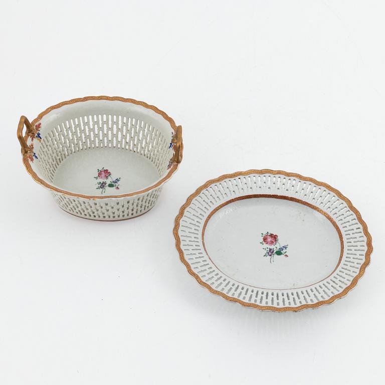 A famille rose chesnut basket, Qing dynasty, Jiaqing (1796-1820).