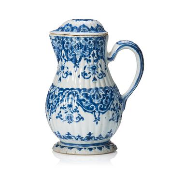 1164. A blue and white 'Rouen pattern' ewer with cover, Qing dynasty, Kangxi (1662-1722).