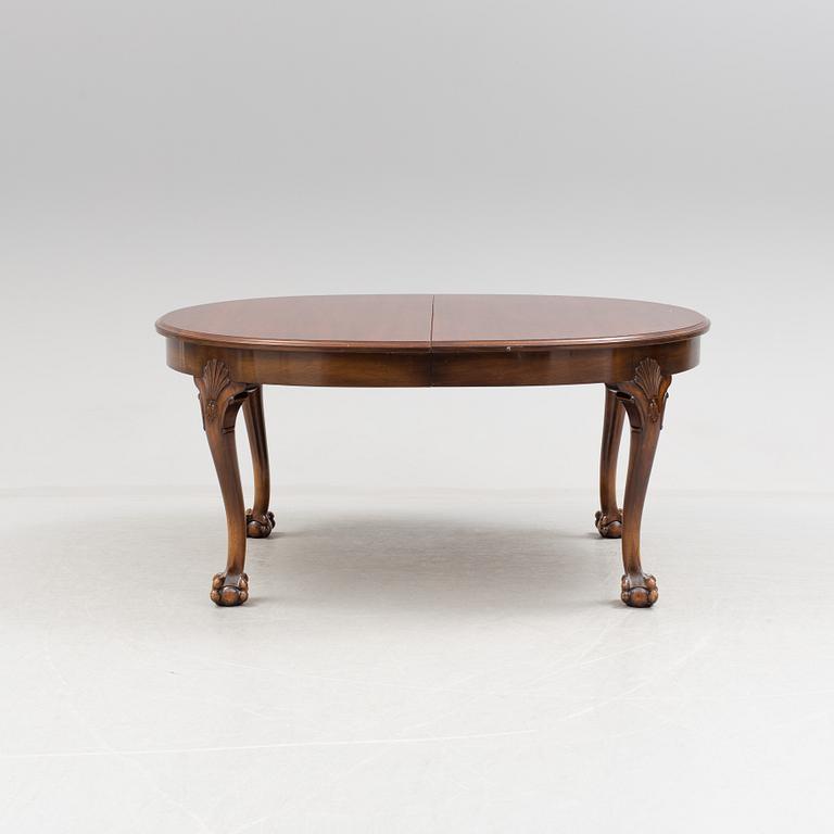 A late 20th century 10 piece Chippendale dining group.