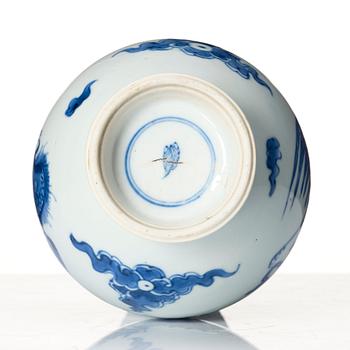 A blue and white vase, Qing dynasty, Kangxi (1662-1722).