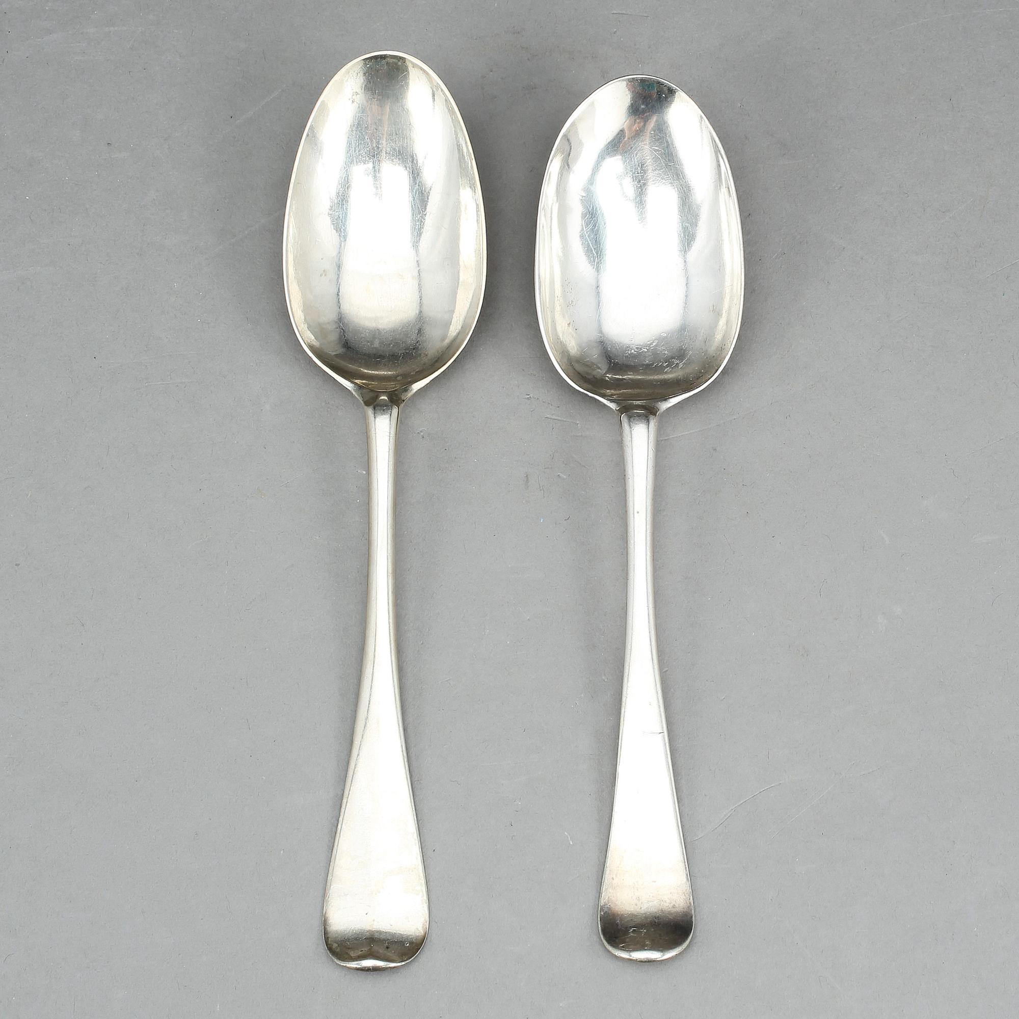 MATSKEDAR, 2 st snarlika, Gustaf Henning, Stockholm 1740 och 1746. 111 gram.