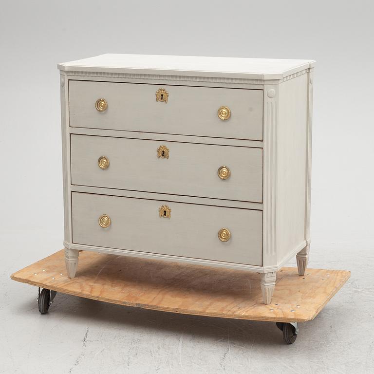 Chest of drawers, Gustavian style, 20th century.