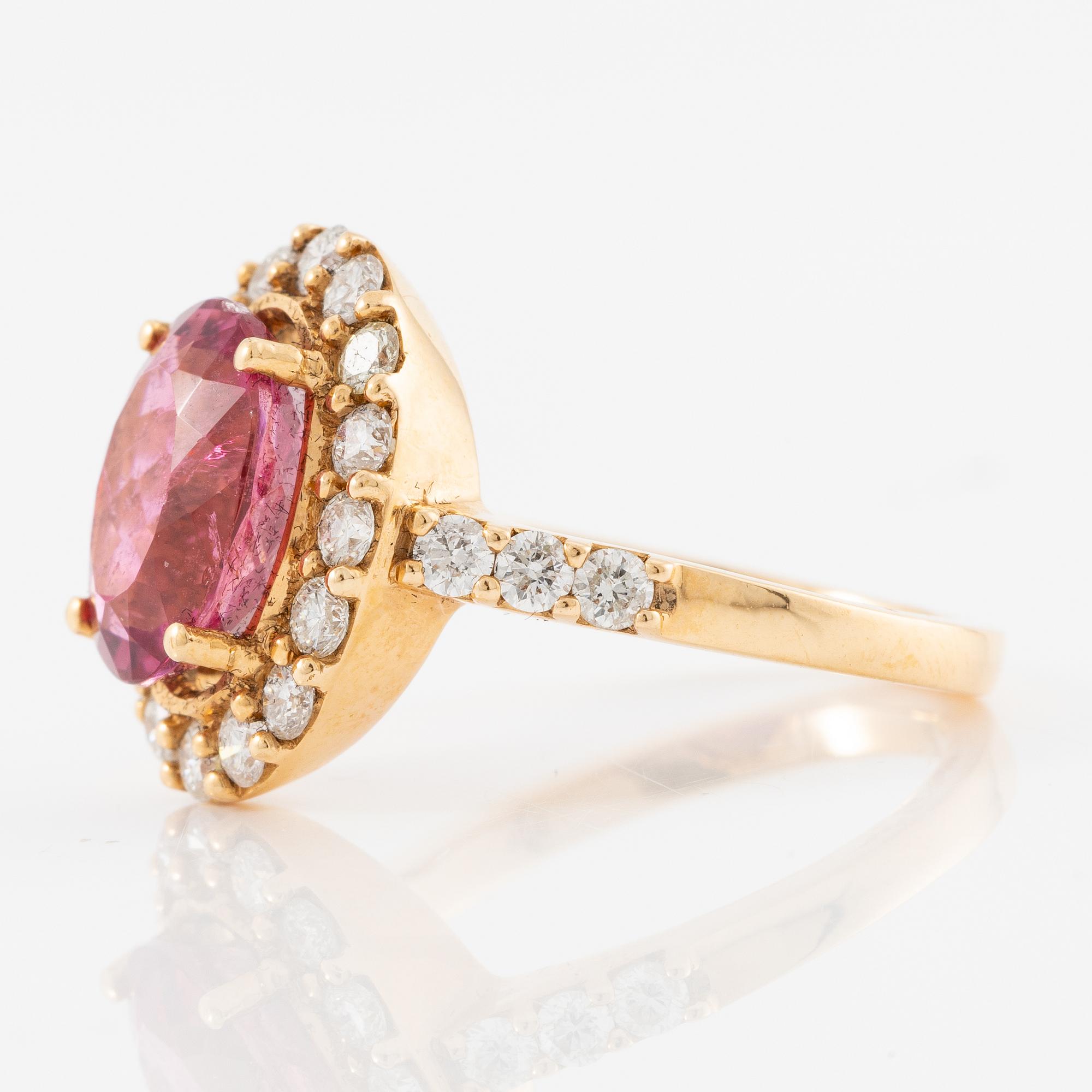 Ring, carved, 18K rose gold with pink tourmaline and brilliant-cut diamonds.