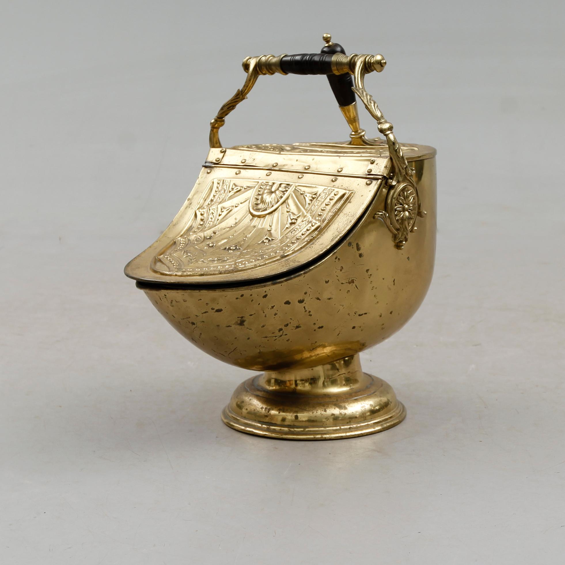 KOLBOX, mässing, England, omkring år 1900.