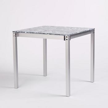 Fredrik Paulsen, unikt bord samt fyra stolar, "Chair One & Table One, The Peace Set", JOY, 2024.