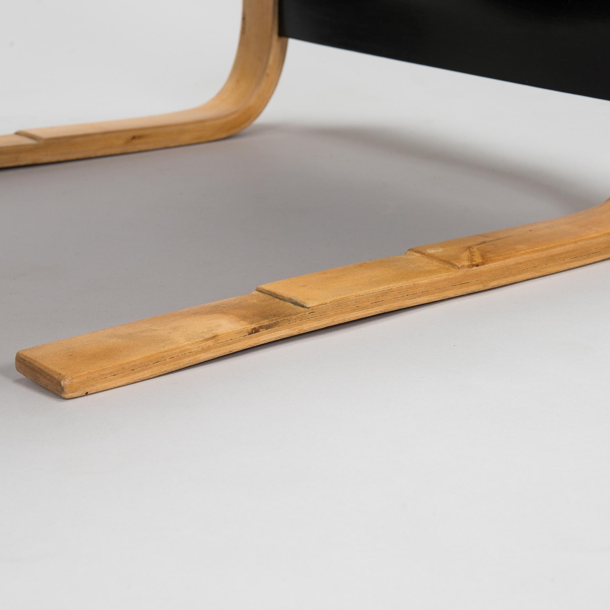 Alvar Aalto, nojatuoli, "High back chair ", O.Y. Huonekalu-ja Rakennustyötehdas A.B. 1930-luvun alku.