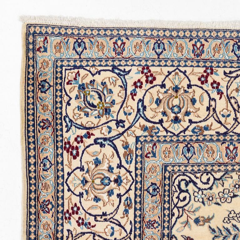 Matta, Nain part silk, ca 343 x 248 cm.