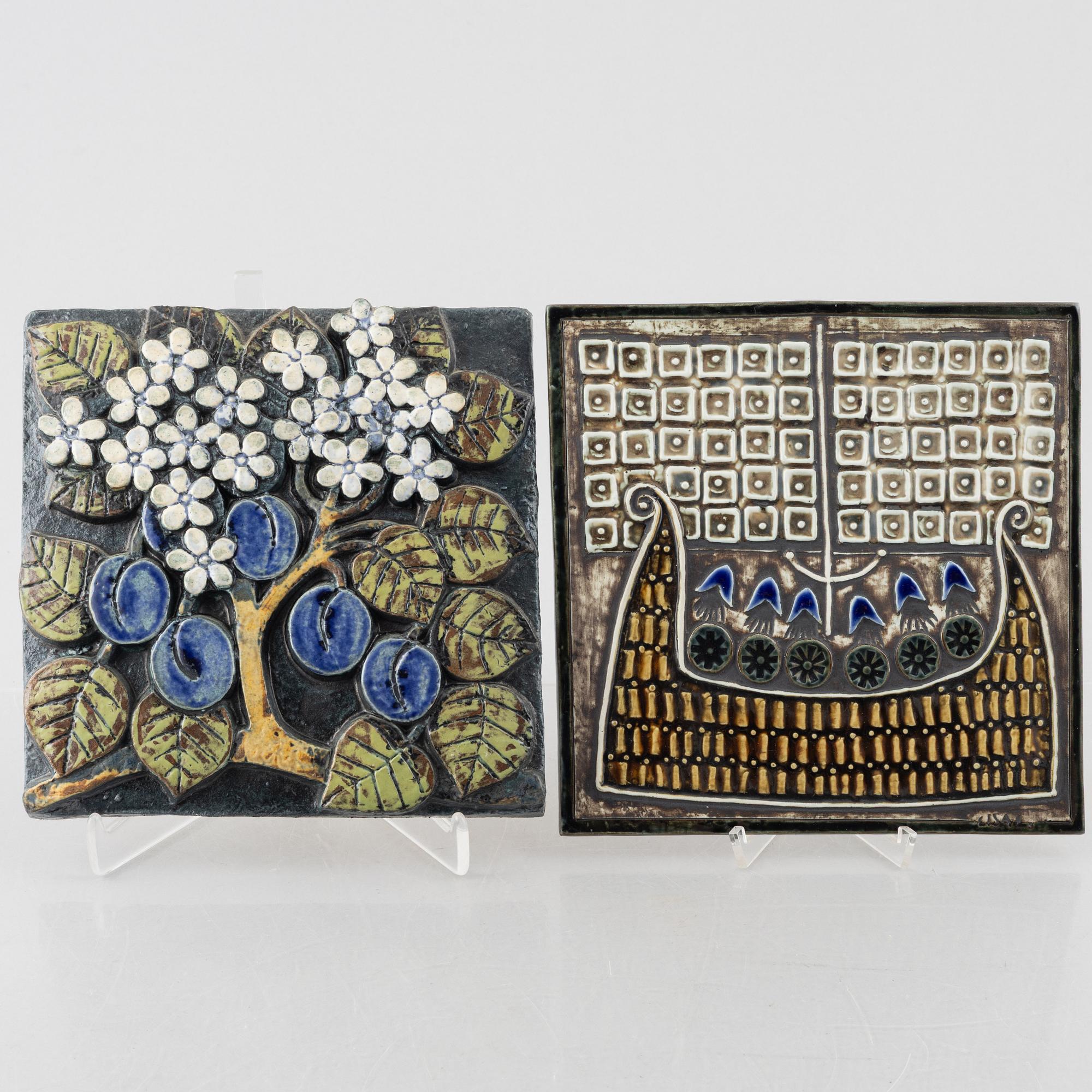 Lisa Larson, väggreliefer, 3 st, stengods, Gustavsberg.