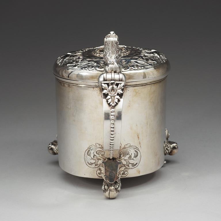 A Norweigen early 18th century silver tankard, makers mark of Christian Christiansen Berger d.e., (Strömsö 1700-1725).