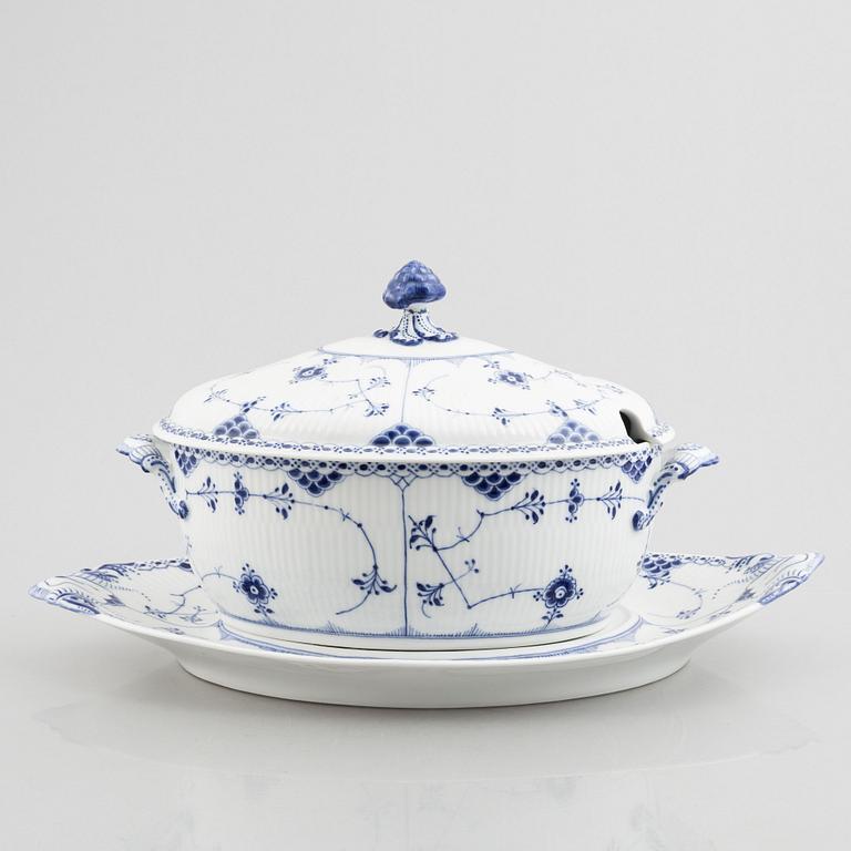 A 'Blue Fluted Half Lace' /'Musselmalet' tureen with cover and stand, Royal Copenhagen, model 702, 600, 1898-1923.