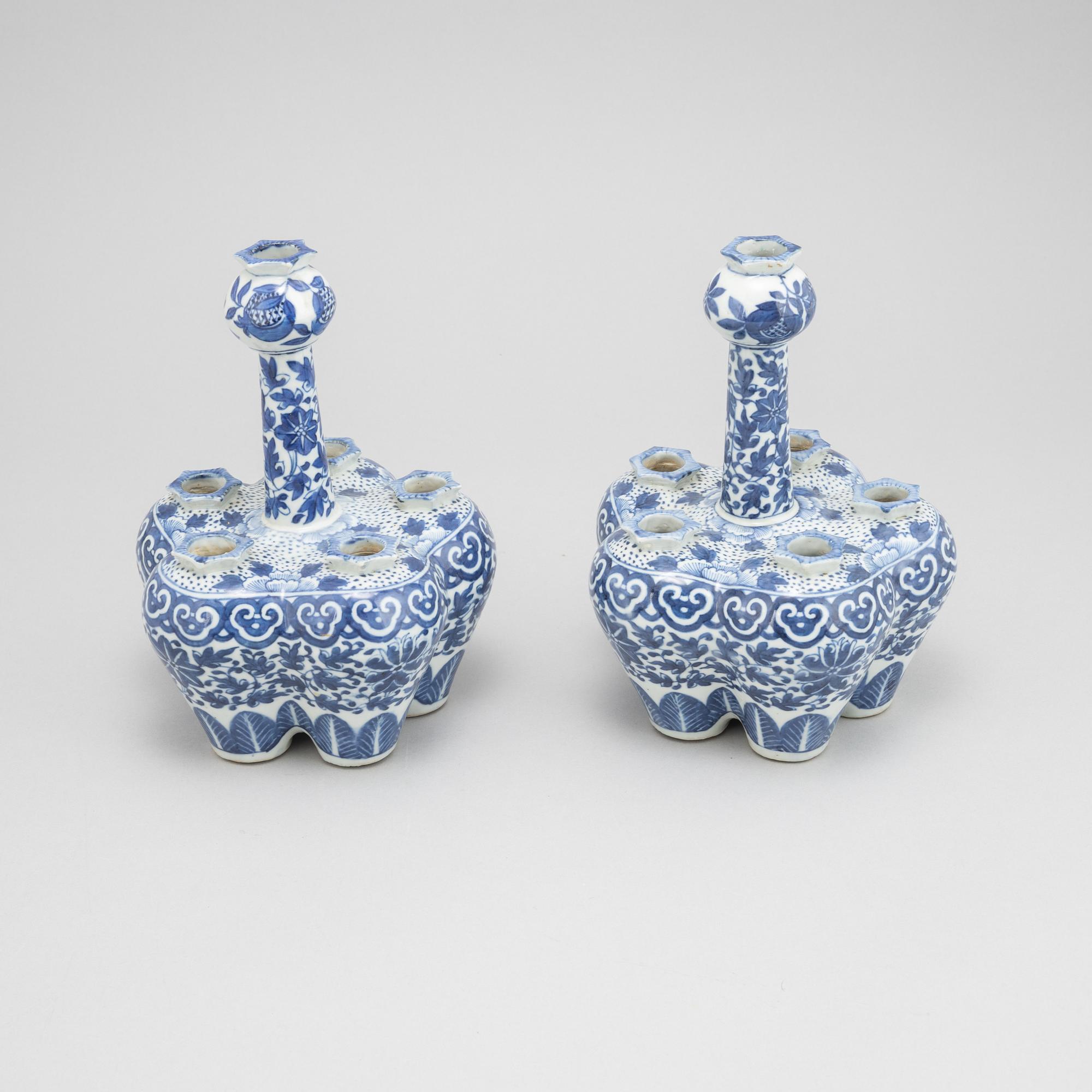 A pair of blue and white tulipvases, Qing dynasty, 19th Century.