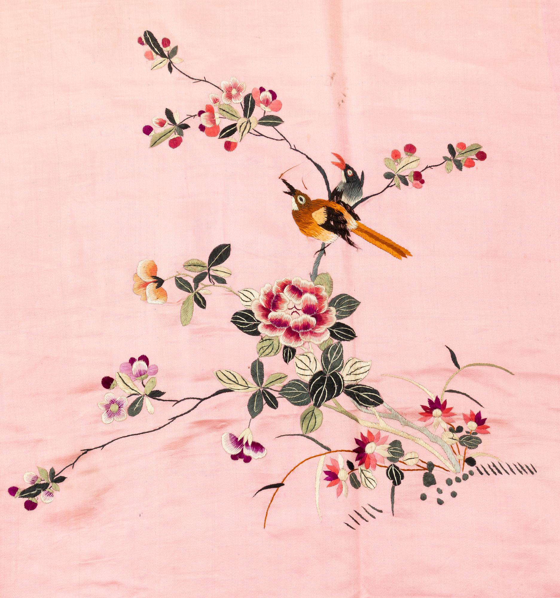 Sidenbroderier, fyra stycken, Kina, 1900-tal.