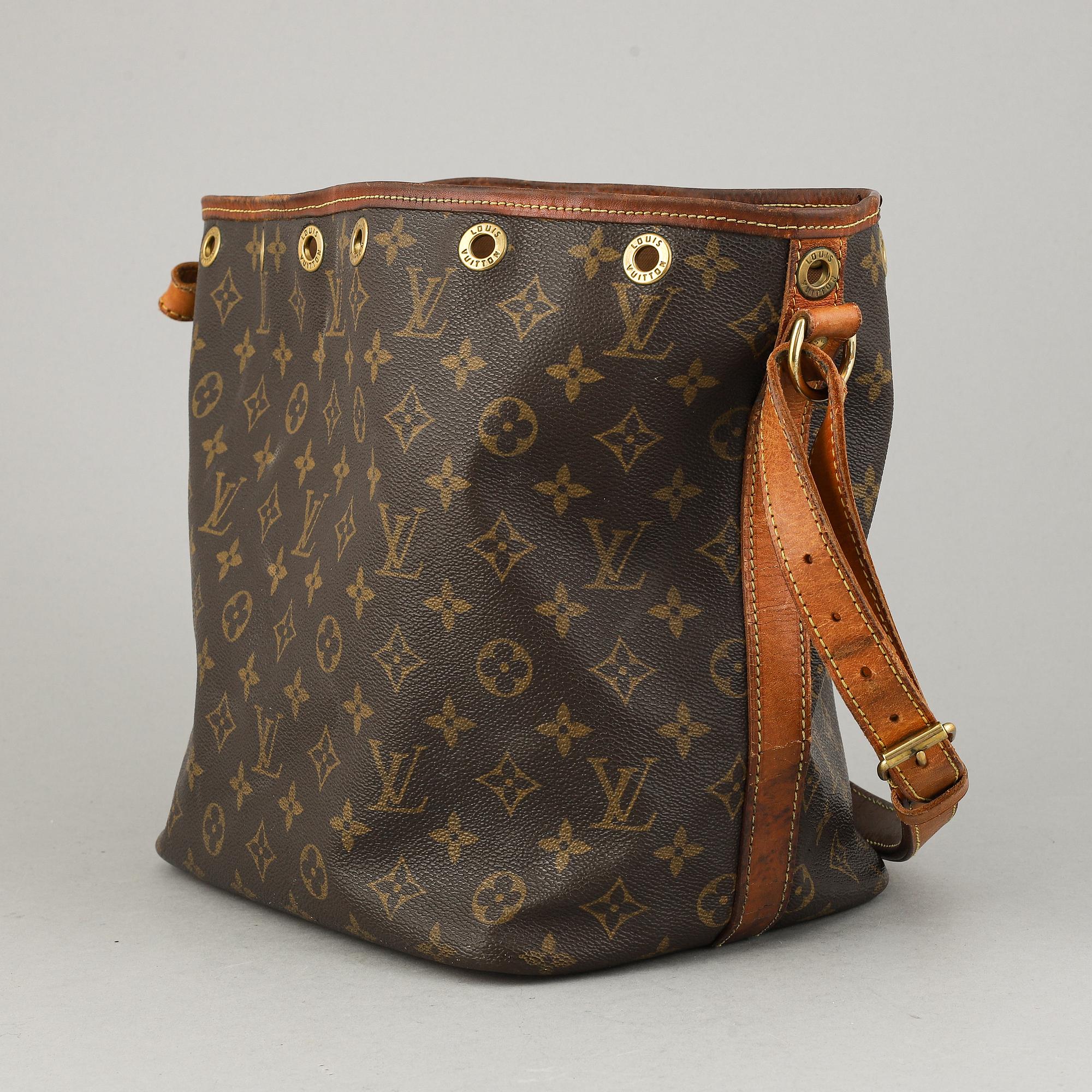 Louis Vuitton, a monogram canvas 'Petit Noé' handbag.
