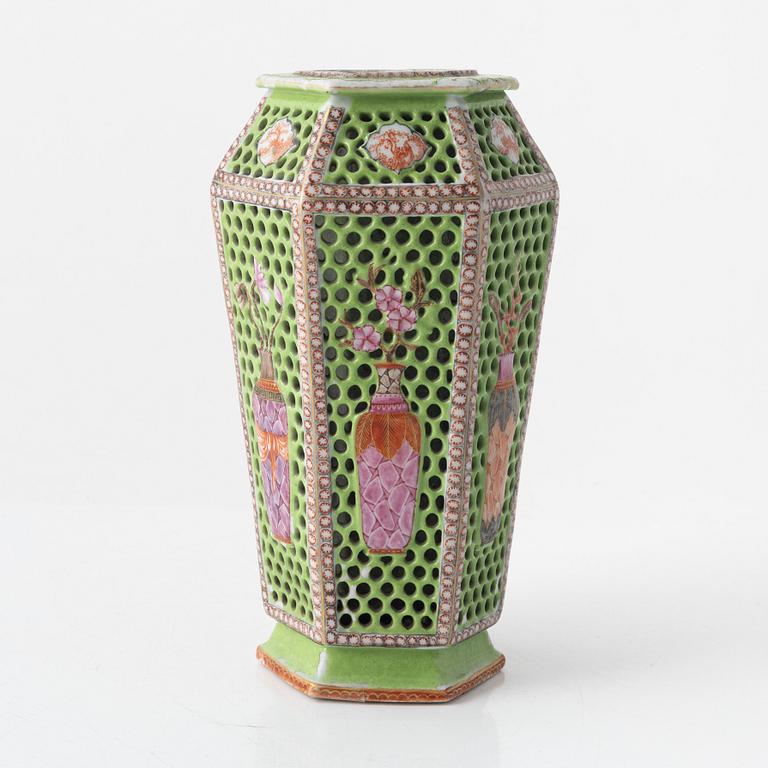 A hexagonal reticulated vase, Qing dynasty, 18th century.