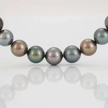 A Tahitian cultured pearl necklace.