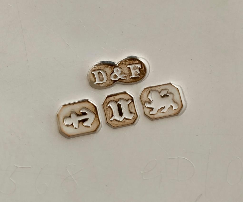 SKÅL SAMT LOCKDOSA, silver, England. Vikt ca 237 g.