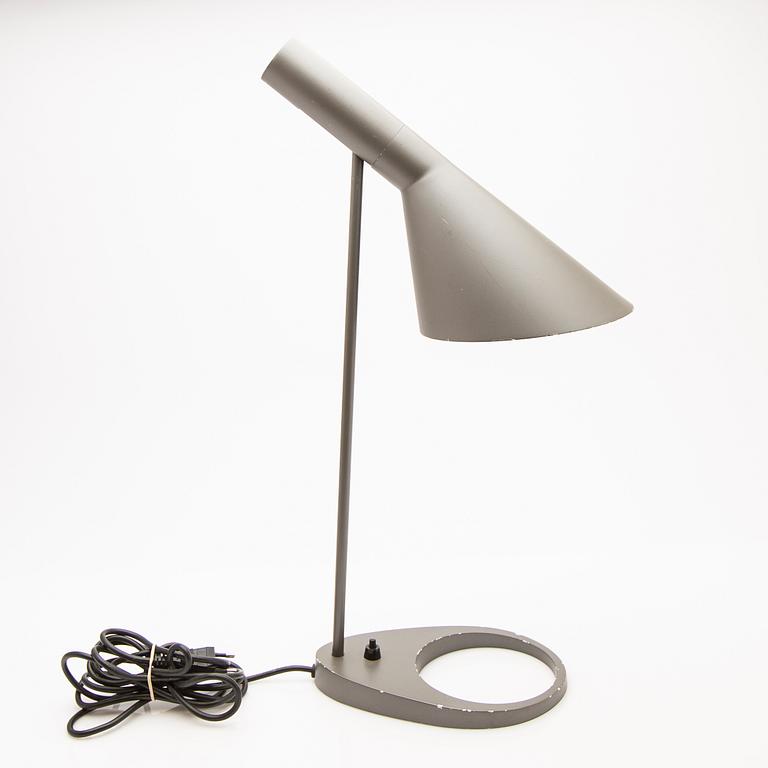 Arne Jacobsen, bordslampa, "AJ", Louis Poulsen, Danmark.