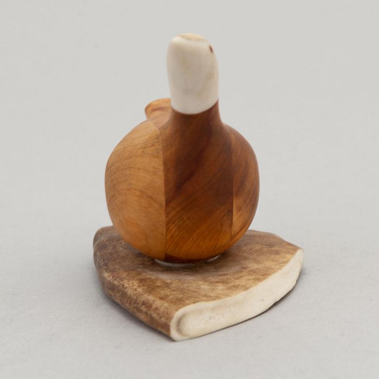 Lars Levi Sunna, a reindeer horn and birch figurine of a grouse, signed.