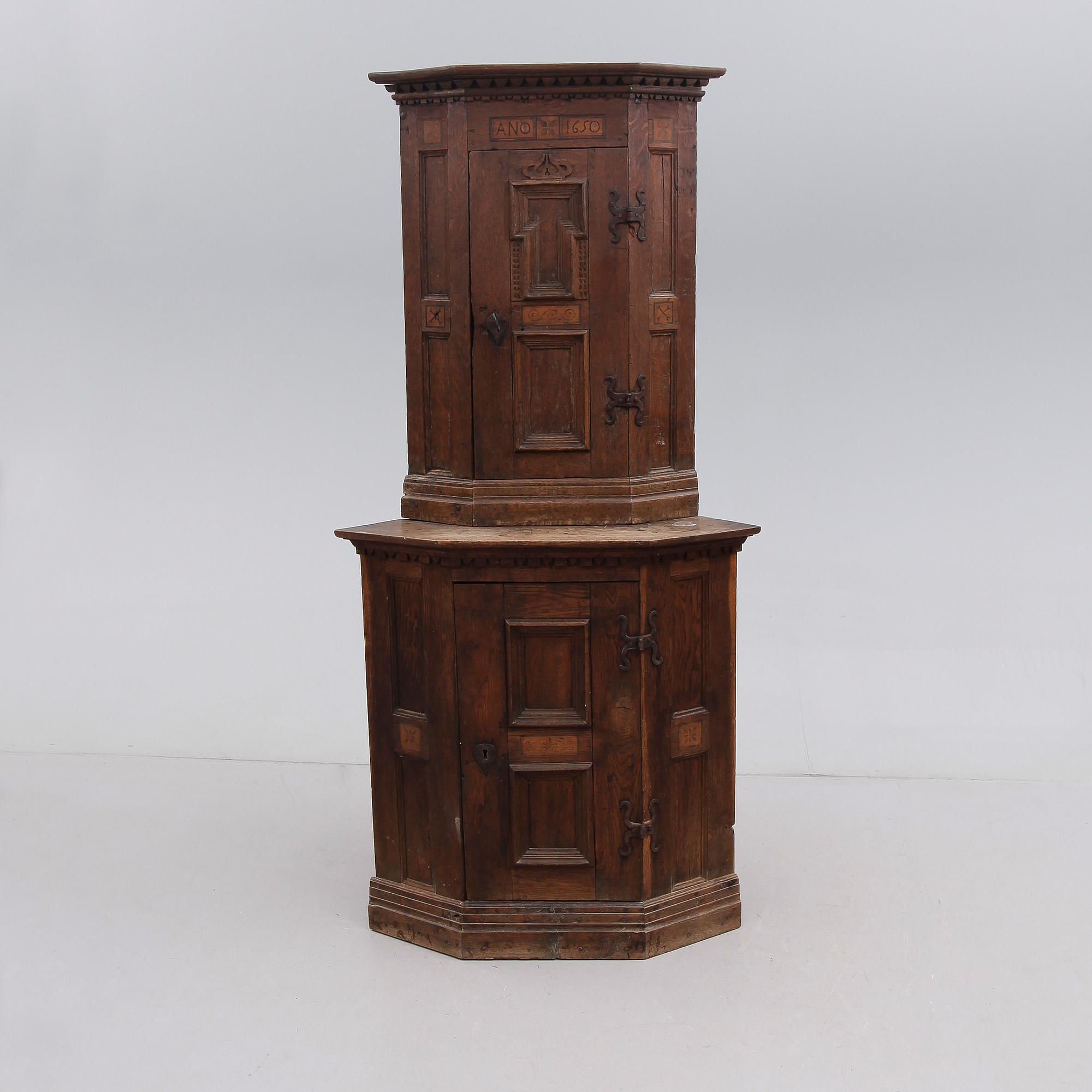 HÖRNSKÅP, barock, 1700-tal.