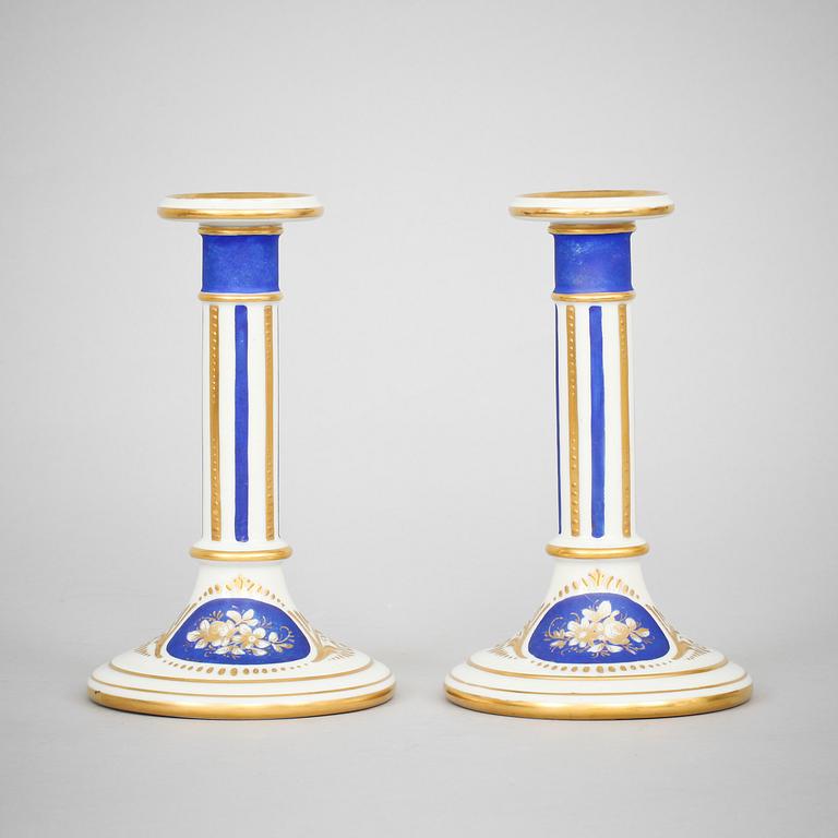 LJUSSTAKAR, ett par, porslin, Minton, Stoke-upon-Trent, England, 1800-talets slut.