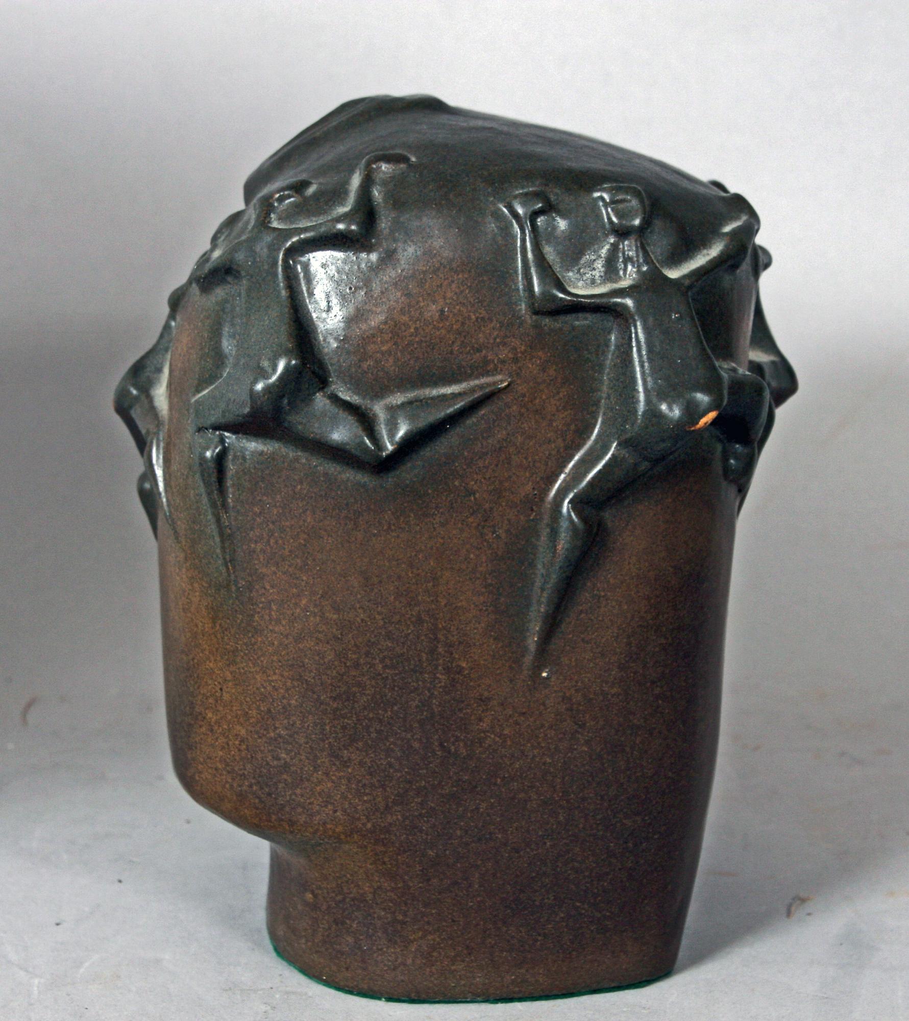FIGURIN, stengods. Åke Holm.