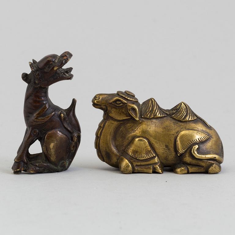 Two bronze pen rests, Qing dynasty, 18th Century.