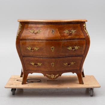 Byrå, rokokostil, omkring år 1900.