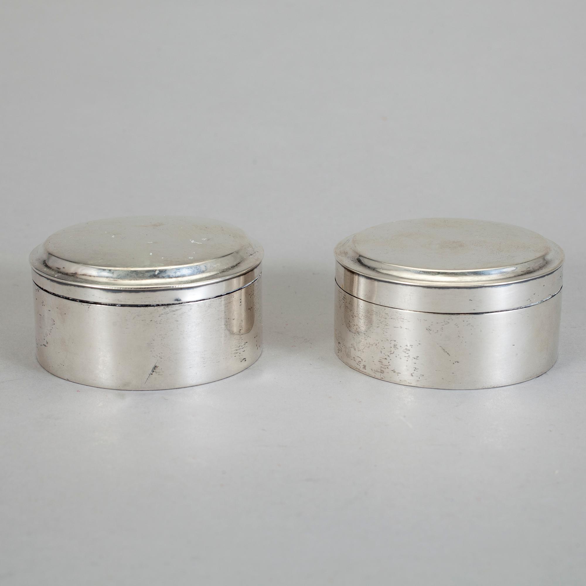 DOSOR, 2 st snarlika, silver. Bl a Johan Peter Hollman, Skänninge 1835. Vikt ca 162 gram.